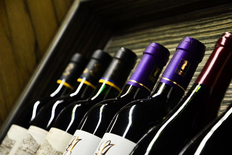 酒窖冷卻裝置:保存和冷卻葡萄酒的指南 酒窖冷卻裝置:保存和冷卻葡萄酒的指南