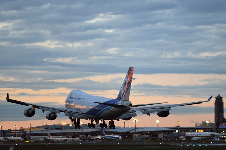 工業(yè)除濕機(jī)確保機(jī)場儀表著陸導(dǎo)航系統(tǒng)精準(zhǔn) 工業(yè)除濕機(jī)確保機(jī)場儀表著陸導(dǎo)航系統(tǒng)精準(zhǔn)